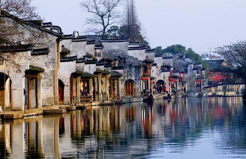 刘表重金聘请徐庶来辅佐，徐庶：刘表这人善恶不分，交不得！